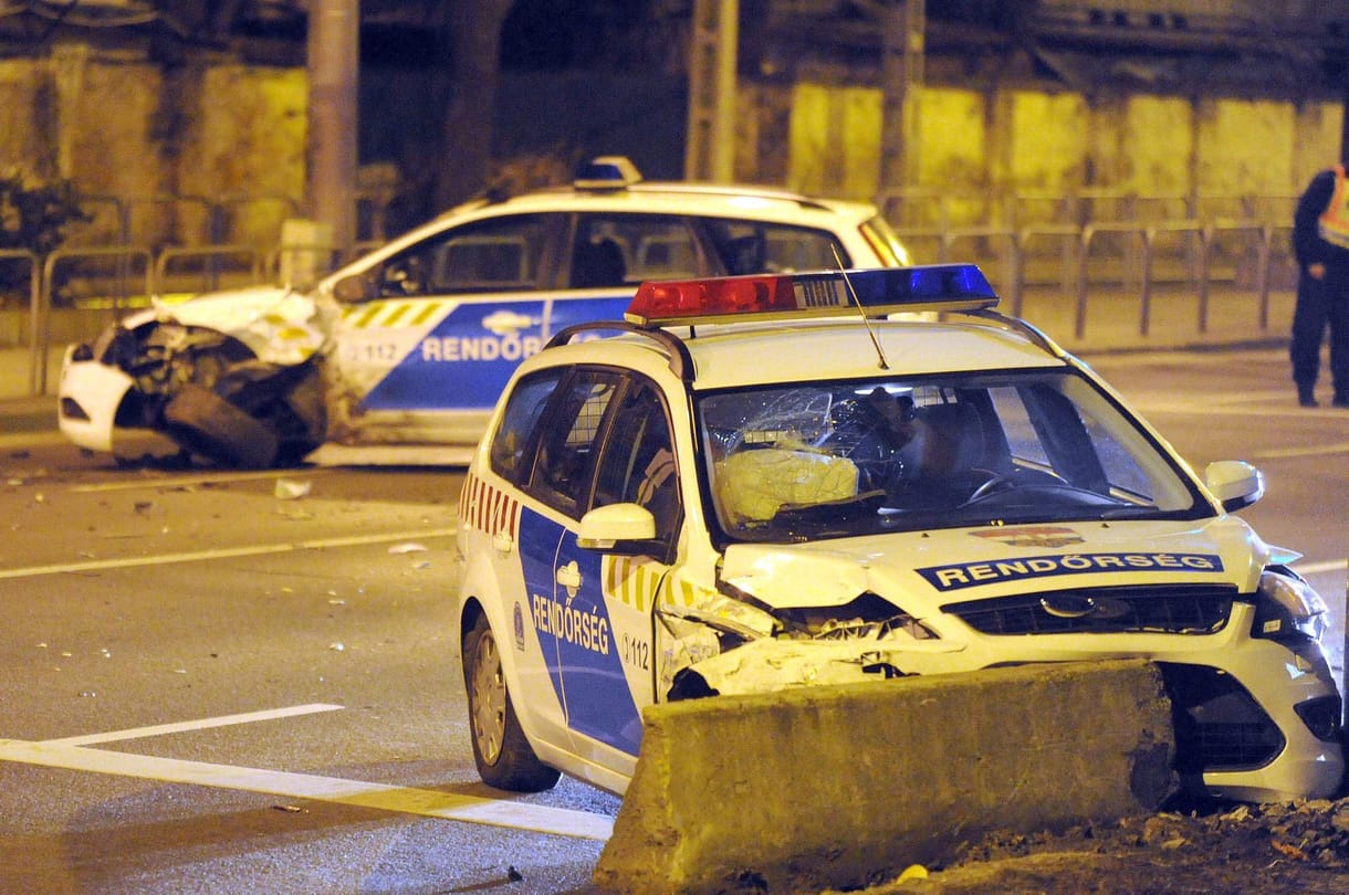 Fotók: rendőrautók karamboloztak a nyolcadik kerületben