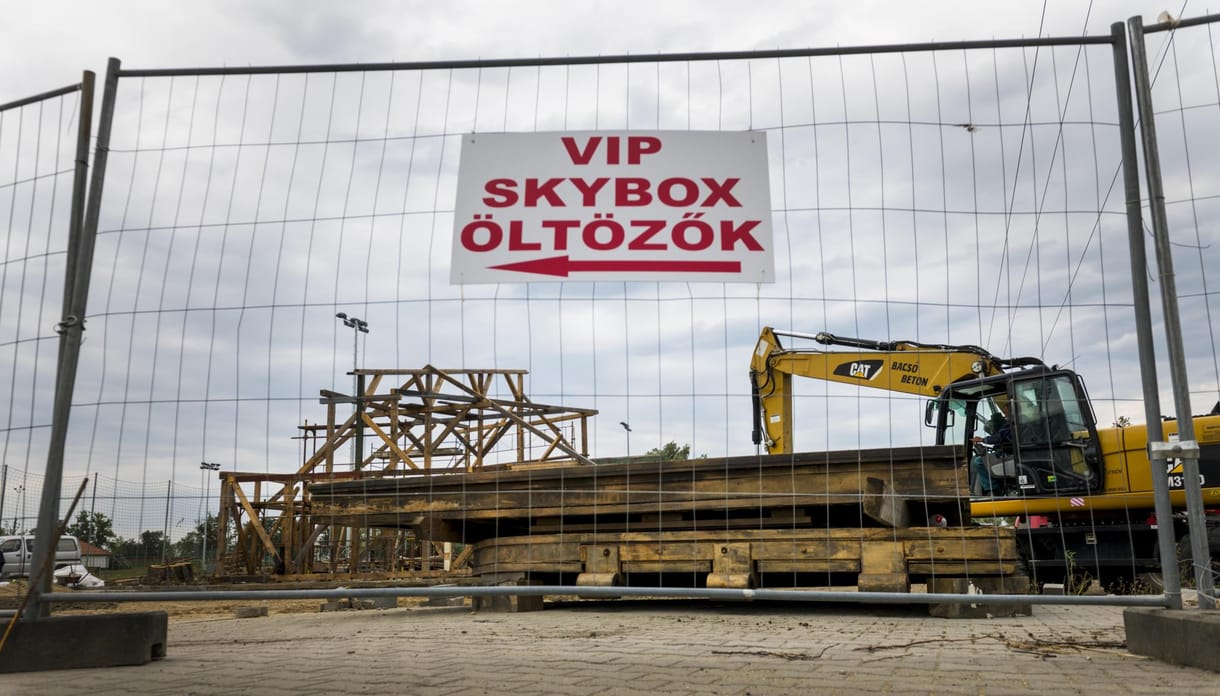 A Kisvárda sportigazgatója megkérte a focistafeleségeket, ne várják el, hogy a férjük keljen fel éjjel a gyerekhez
