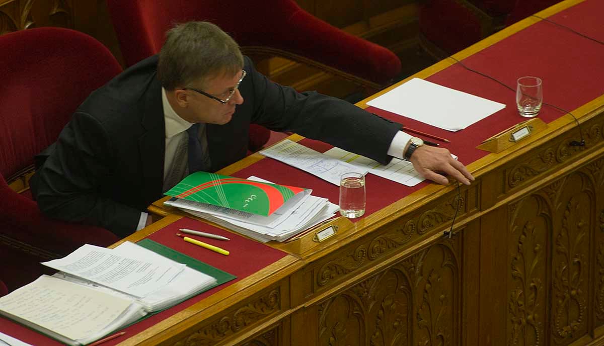 Tárgyalások a bankokkal: Matolcsy három embert küld