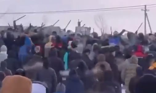 Tüntetők csaptak össze a rendőrökkel az oroszországi Baskírföldön, miután bebörtönöztek egy helyi jogvédőt – videó