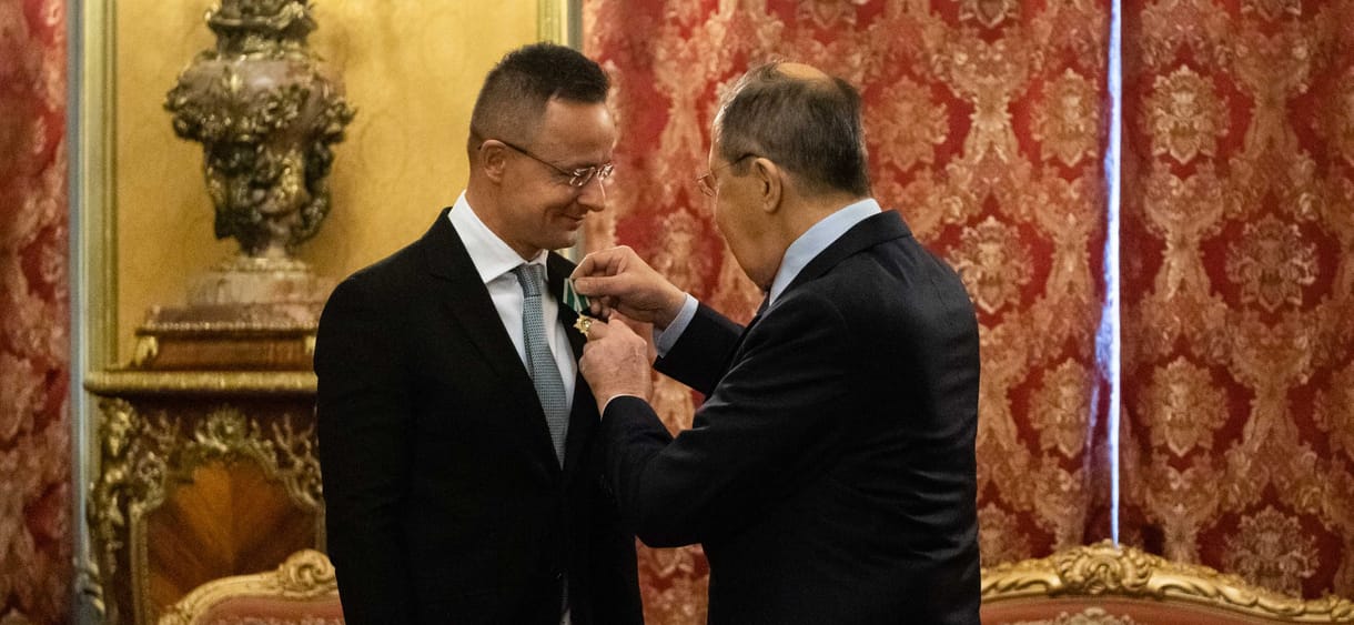 Szijjártó telefonon beszélt Lavrovval a Védelmi Tanács ülése előtt