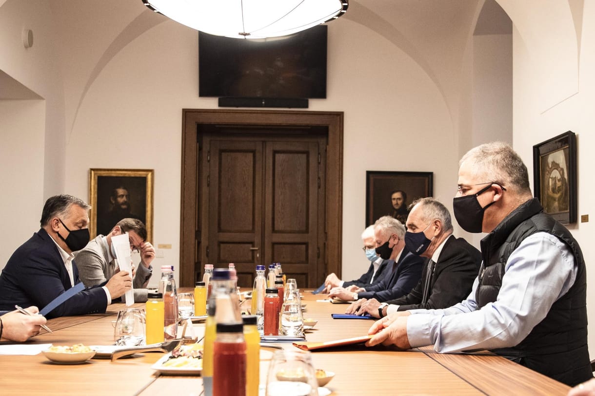 Rogánnal kísértette ki Orbán a pécsi polgármestert az iparűzési adóról szóló megbeszélésről