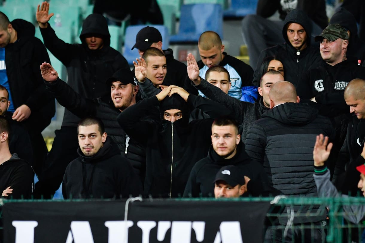 Elönti a focistadionokat rasszizmus, és nem találjuk az ellenszerét