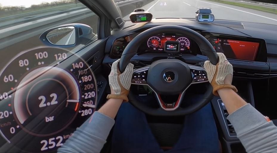 Nem vall szégyent az Autobahnon a 300 lóerős Volkswagen Golf GTI Clubsport