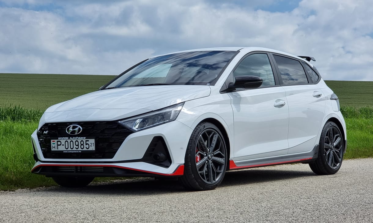 Magától felismeri a kanyarokat: kipróbáltuk a kis méregzsák Hyundai i20 N-t