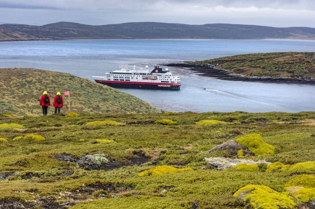Elsüllyedt egy halászhajó a Falkland-szigeteknél, kilencen meghaltak, négyen eltűntek