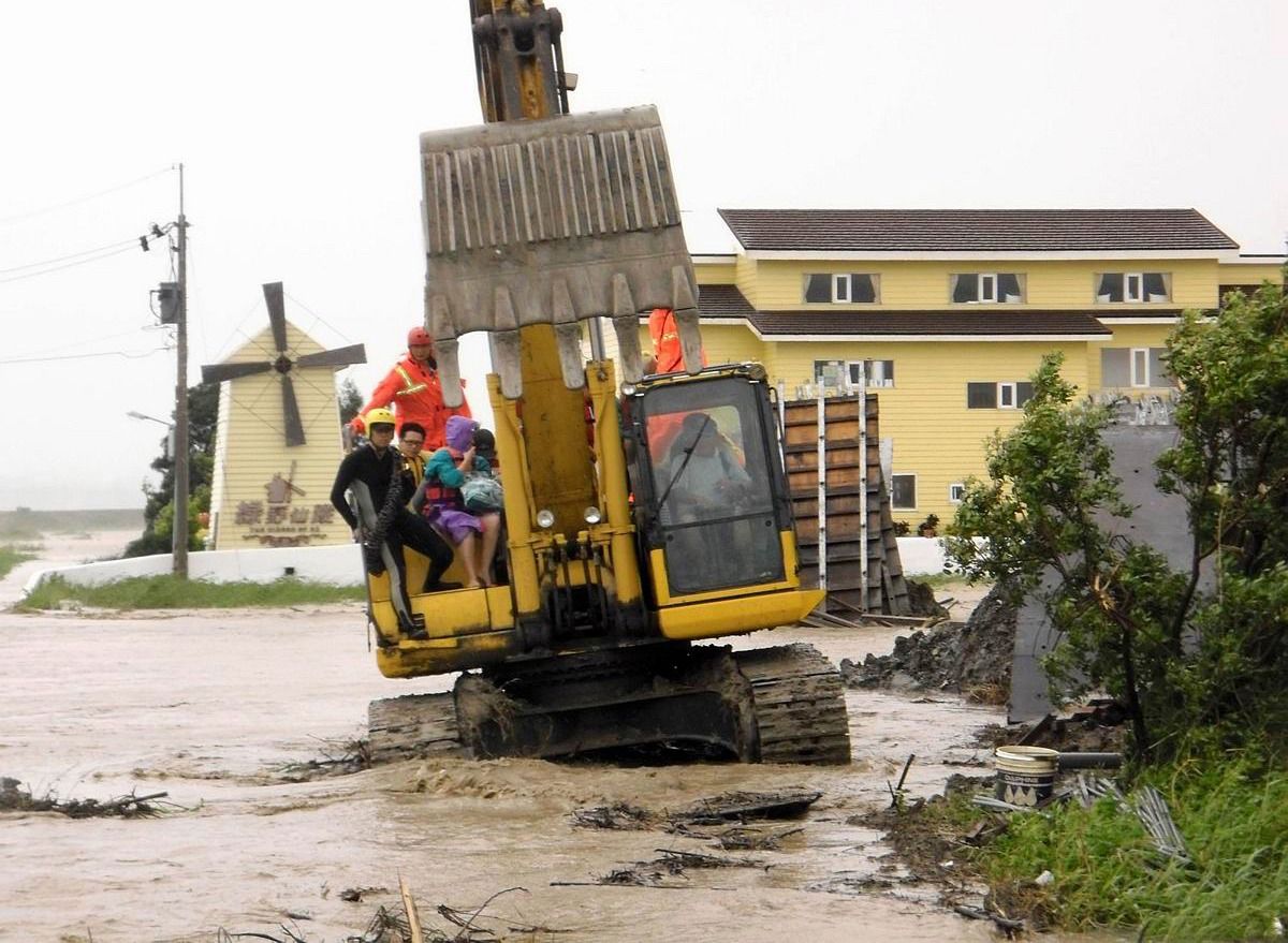 Halálos áldozatai is vannak a Nanmadol tájfunnak Japánban