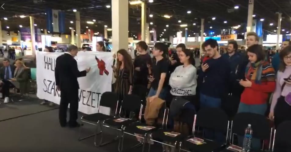 Dühös diákok trollkodták meg a helyettes államtitkár oktatásról szóló előadását
