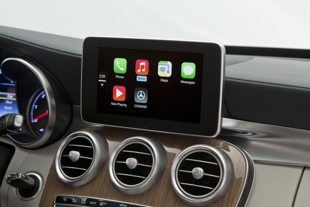 Az új Mercedes C-osztályban debütál az Apple autós rendszere