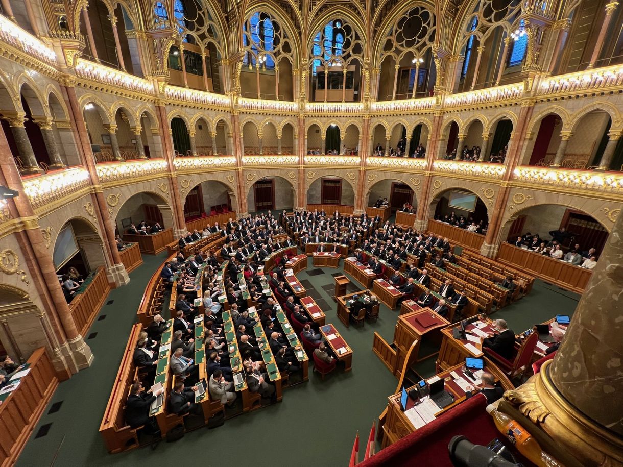 Fekete-Győr vádbeszéde a parlamentben: „Szuverenitásvédelmi Hivatal néven újra ÁVH-t működtetnek, újra zsarnokság van Magyarországon”