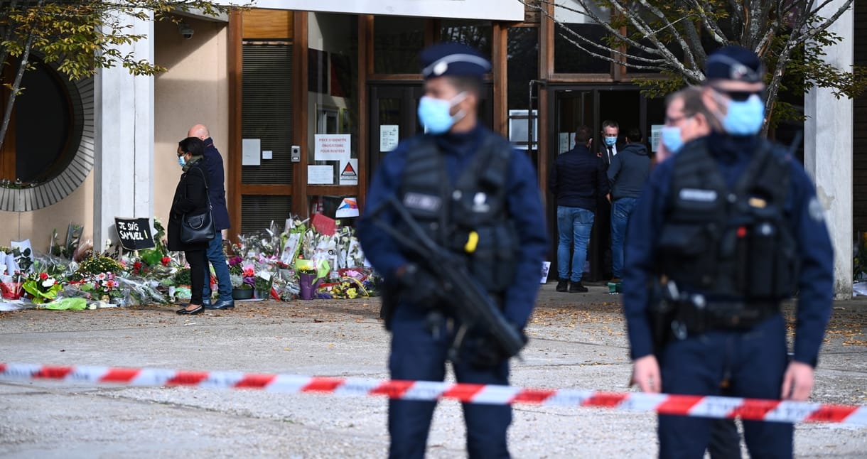 Őrizetbe vették a lefejezett francia tanár iskolájának négy diákját is