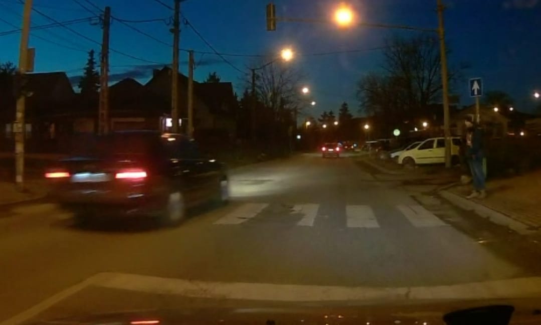 A nap videója: A pomázi BMW-s, akit nem nagyon hatott meg a zebránál álló gyalogos