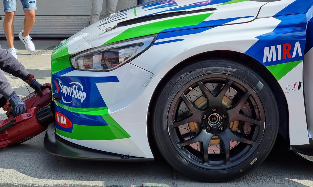 Amikor igazán üvölt egy Hyundai: bepattantunk Michelisz éles versenyautójába