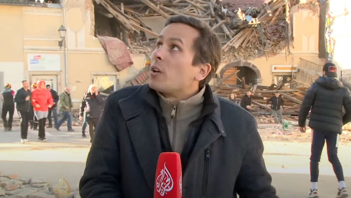 Épp a földrengésről tudósított a horvát riporter, amikor jött egy erős utórengés – videó