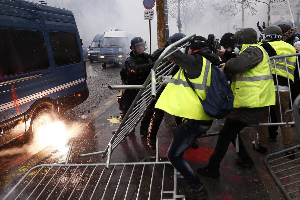 Feldúlták Párizst a sárgamellényesek, ideje higgadtan érvelni?