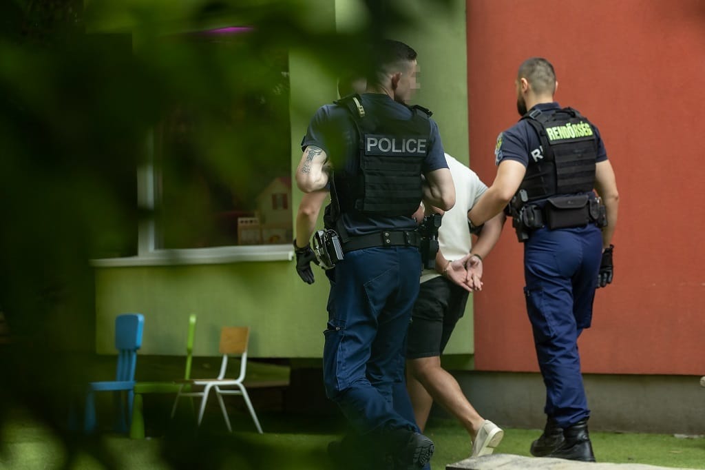 Balhé volt a Tömő utcai óvodában, bilincsben vittek el egy apukát