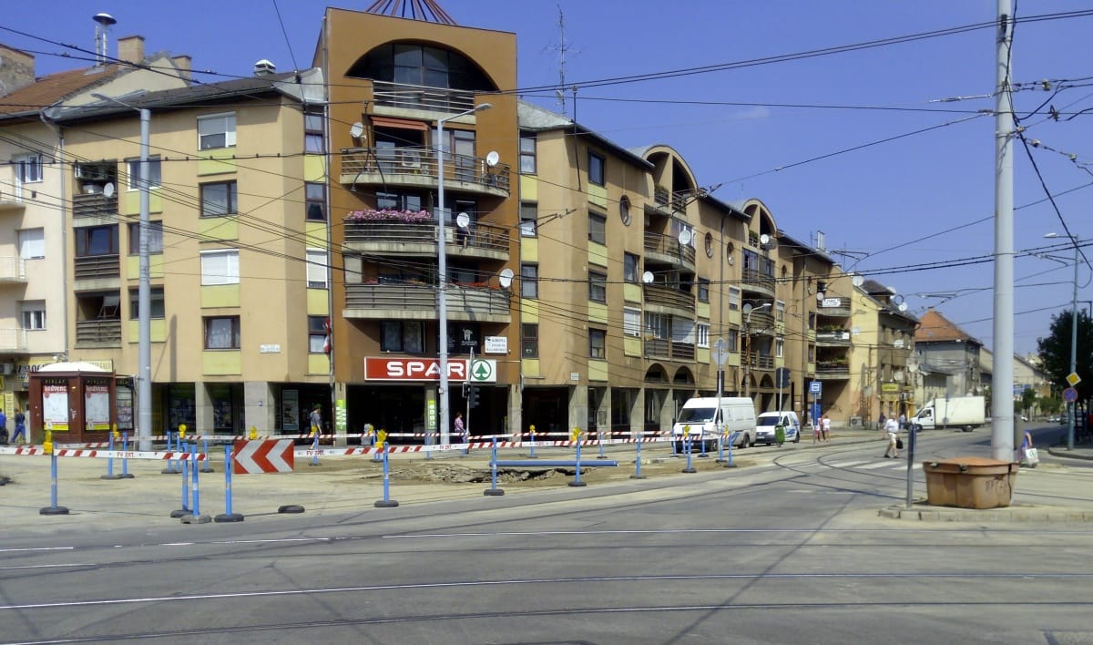Fotók: Így néz ki a szobányi területen beszakadt út Zuglóban
