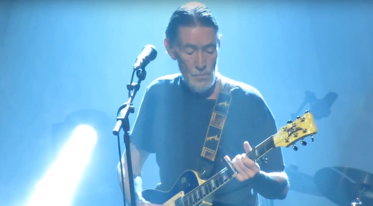 Összeesett a színpadon Chris Rea