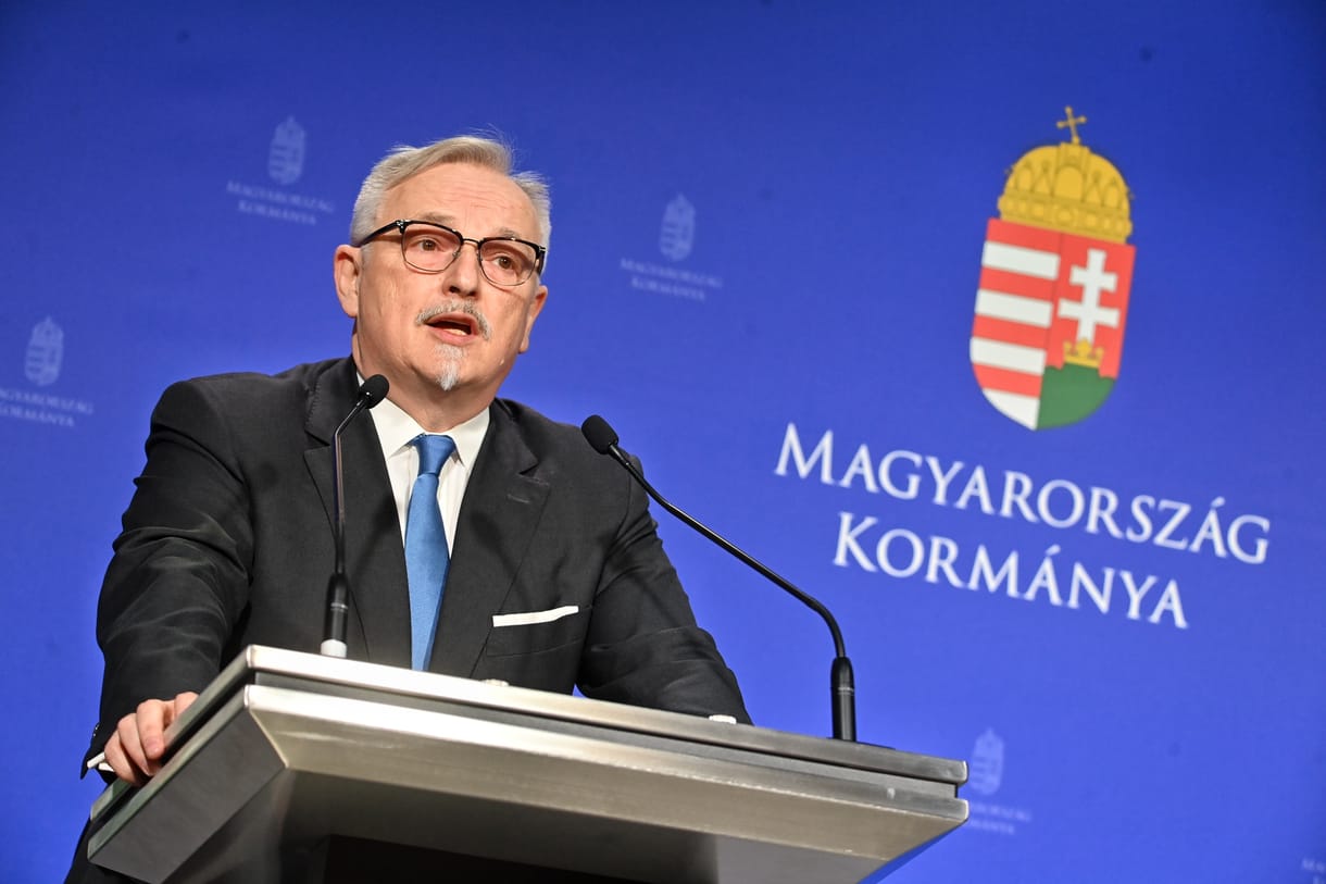 Júliustól fokozatosan kivezetné az üzemanyagok hatósági árát Hernádi Zsolt