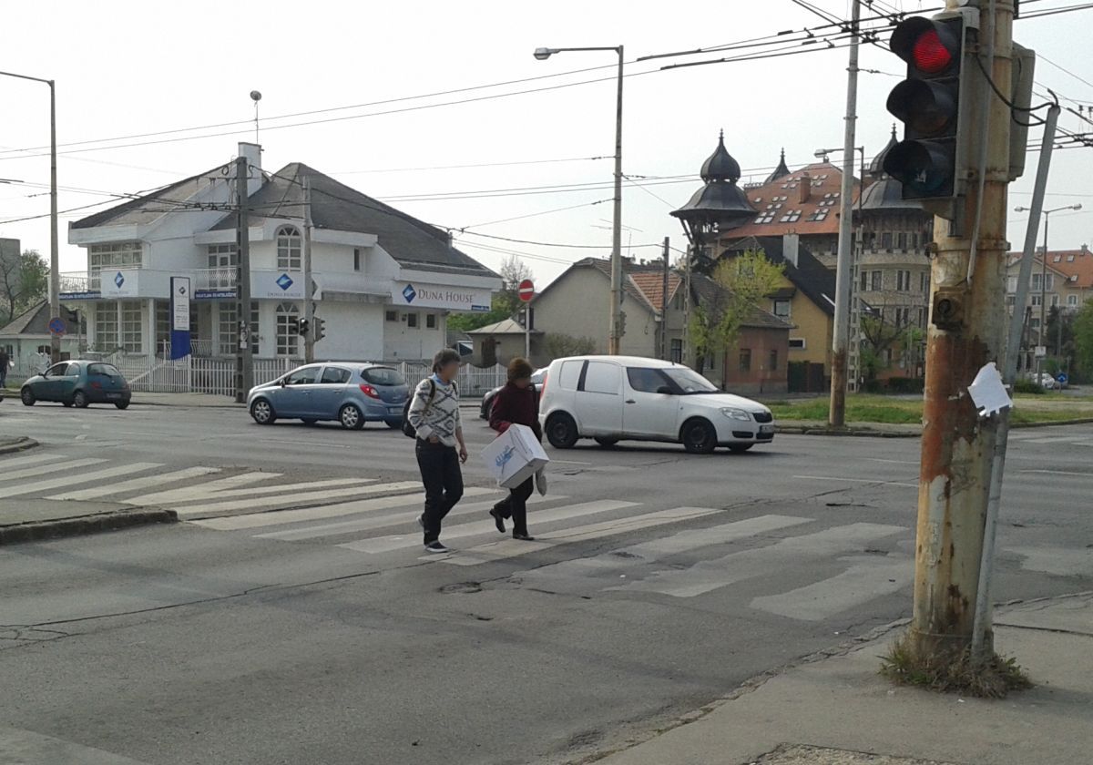 Mozgóurna tűnt fel egy utcasarkon Zuglóban – fotó