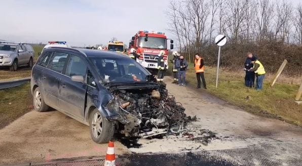120-szal ment a vonat, amikor nekihajtott egy autó Vassuránynál