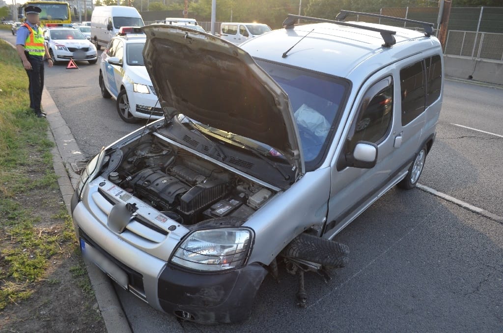 Betonfalnak hajtott egy autós az M3-ason, mert büntetőfékeztek előtte