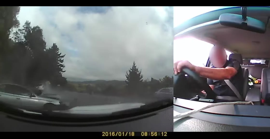 Hatalmas mázli vagy profi sofőr? Centikre kerülte el a karambolt az autós – videó