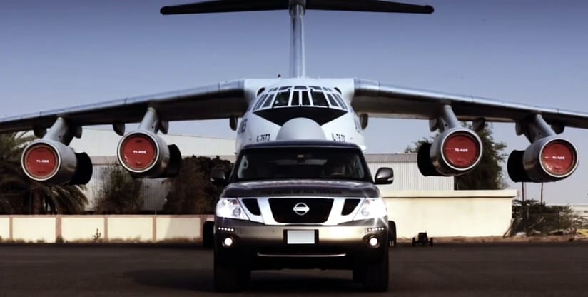 Videó: 170 tonnás repülőgépet vontatott egy Nissan Patrol