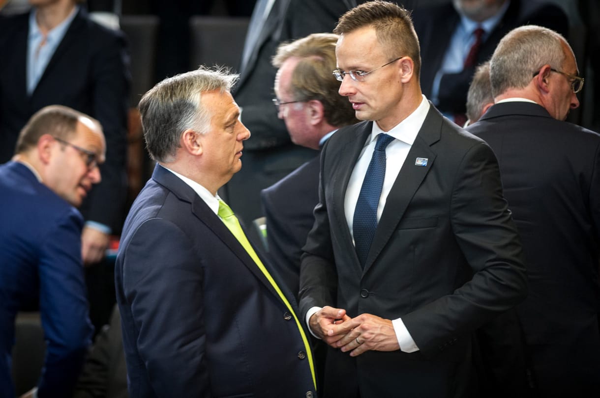 Megszavazták: az átlagfizetés háromszorosát kapják mostantól a politikusok
