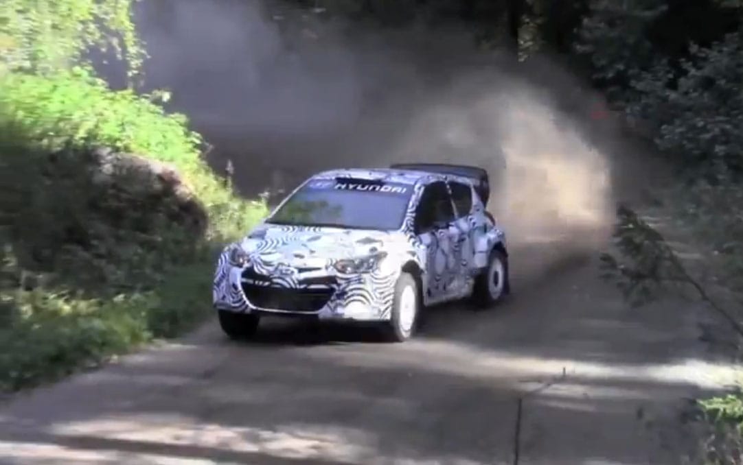 Így száguld a Hyundai i20-ból készített raliautó - videó