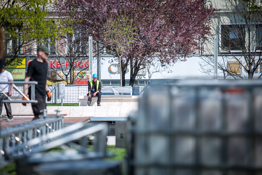 Mit rejtenek az Erzsébet tér paravánjai? – fotók