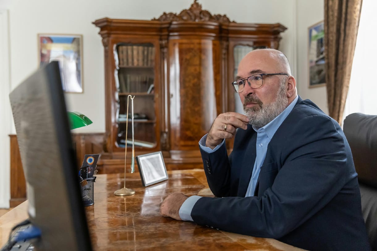 Pikóék feljelentést tettek, mert 82 ember van bejelentve a fideszes jelölt rokonának lakására Józsefvárosban