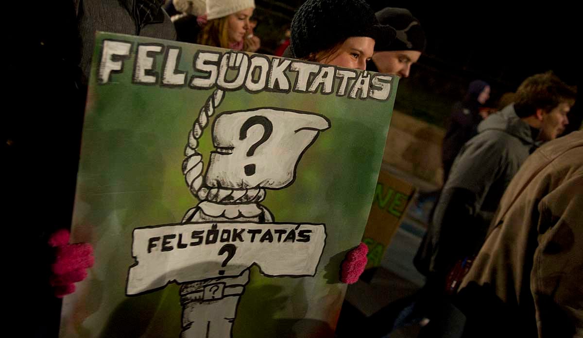 A Színművészetin fórumoznak a diákok – percről percre