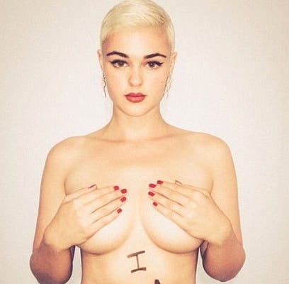Pokolra a plus size-zal! Elegük van a modelleknek a címkézésből