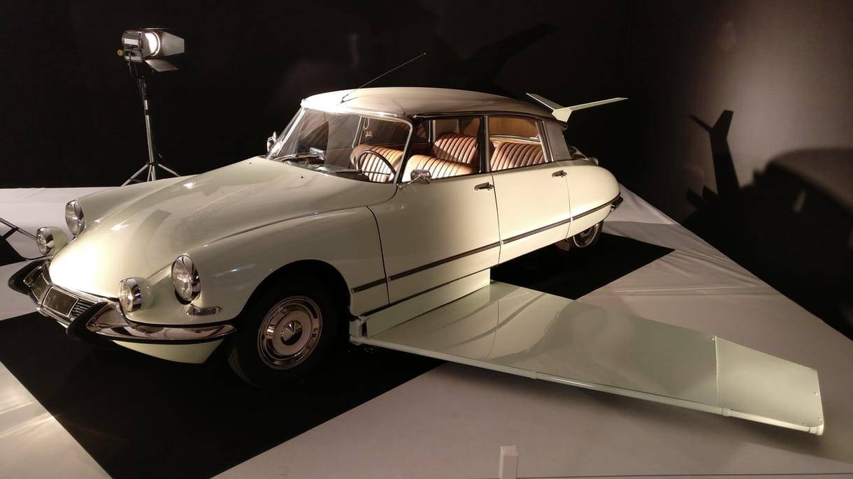Fantomas Citroënje és Mr. Bean Minije is feltűnt Párizsban