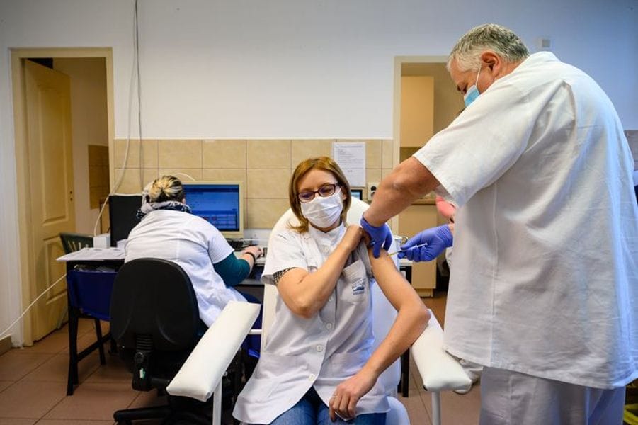 Újraindult az ámokfutás az egészségügyben a járvány súlyosbodásával 