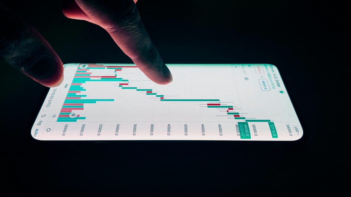Két ember 12 másodperc alatt lopott el 9 milliárd forintot