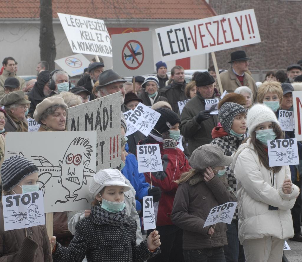 Megfúrják Balatonalmádi épülő repterét? Tiltakozók mentenék a légteret