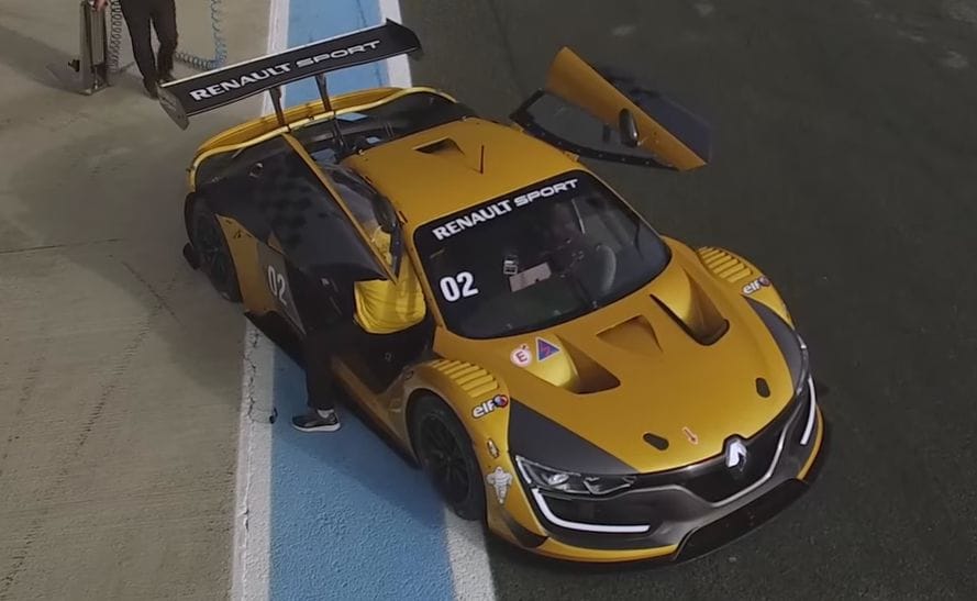 Ez a Renault olyasmit tud, amire titkon minden ember vágyik – videó