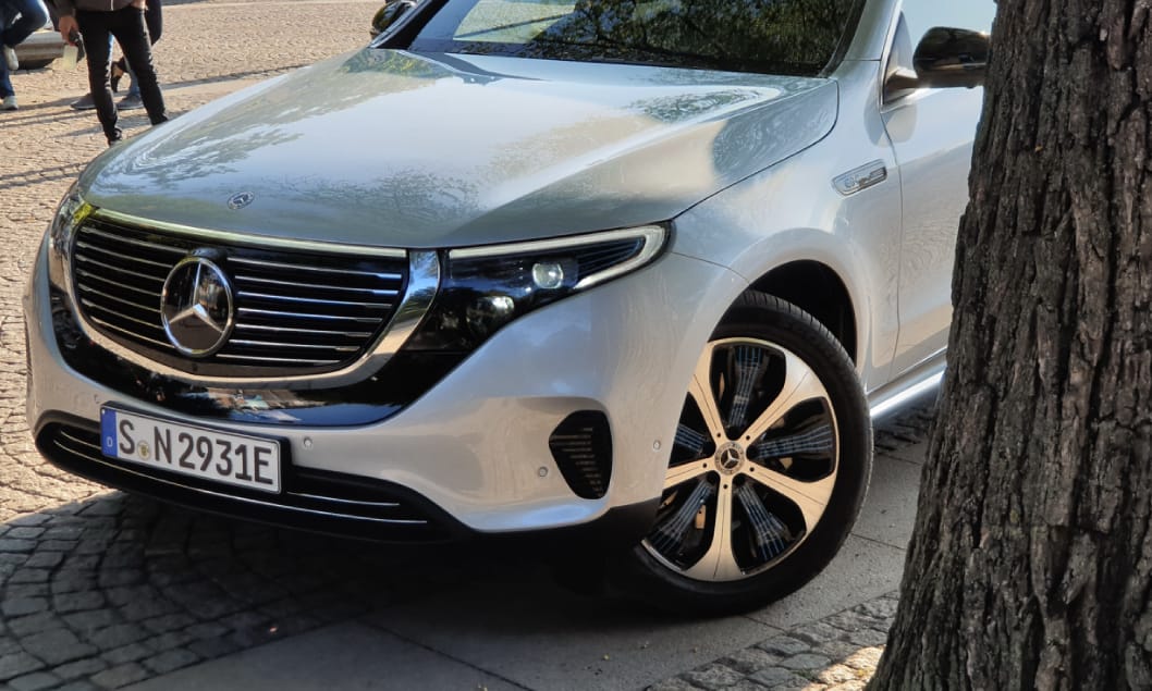 Mercedes EQS néven támad az új luxus-villanyautó