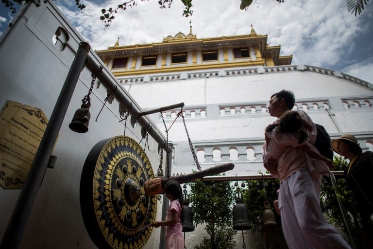Kísértés? Lelépett az adományokat saját számláira utaló buddhista templomfőnök