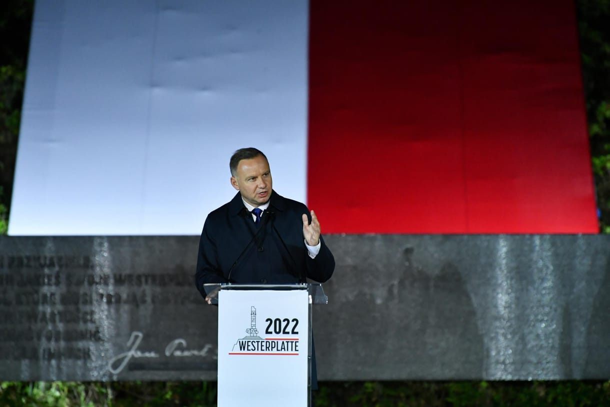 Duda máris vétózott: Tusk nem veheti el a lengyel közmédia pénzét