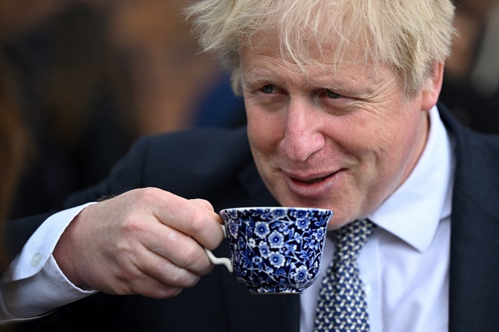 Boris Johnson igazolvány nélkül próbált szavazni, pedig korábban épp ő tette kötelezővé azt
