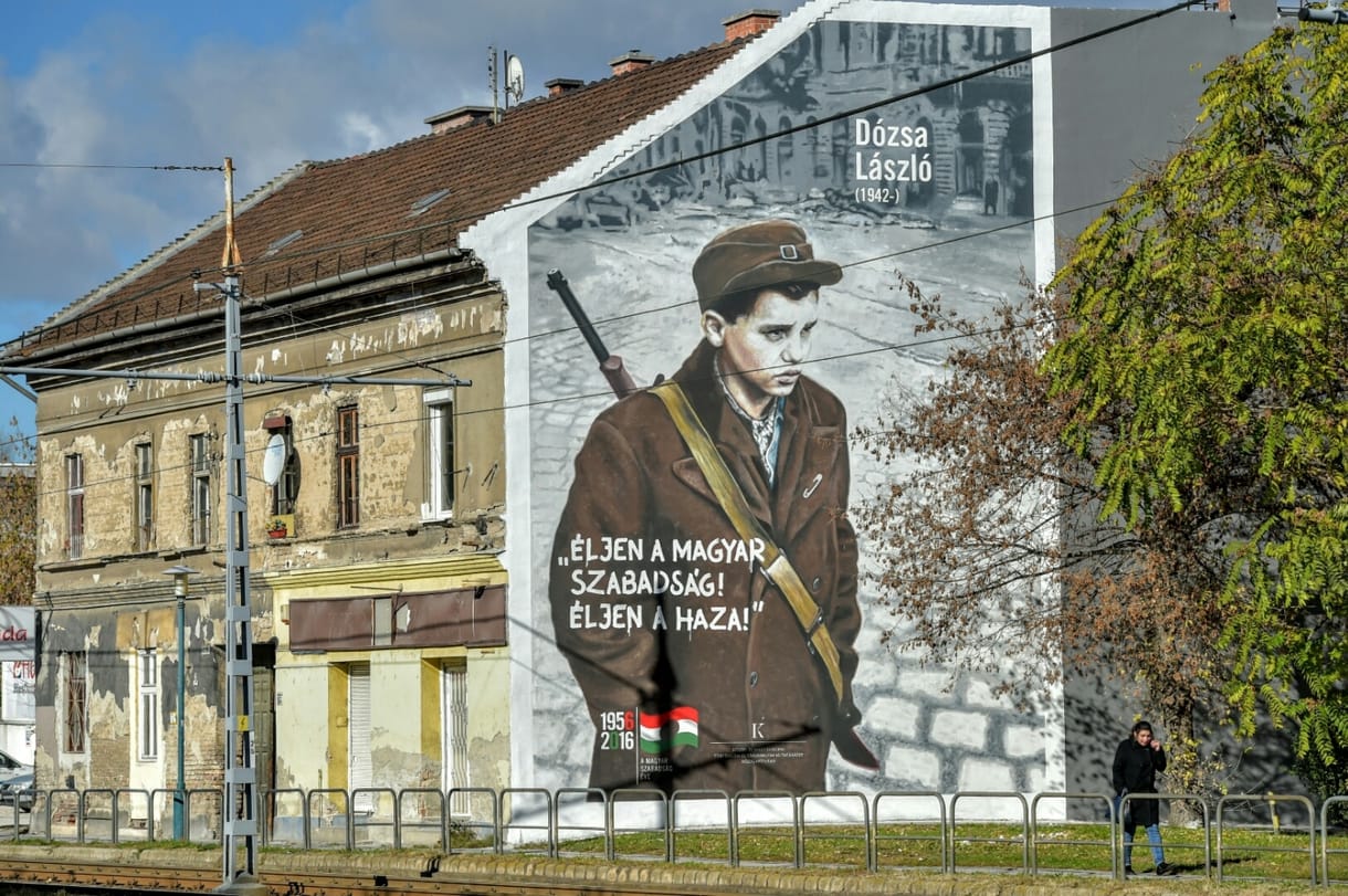 Érdekes érveléssel szállt be Schmidt Mária az '56-os plakátbotrányba