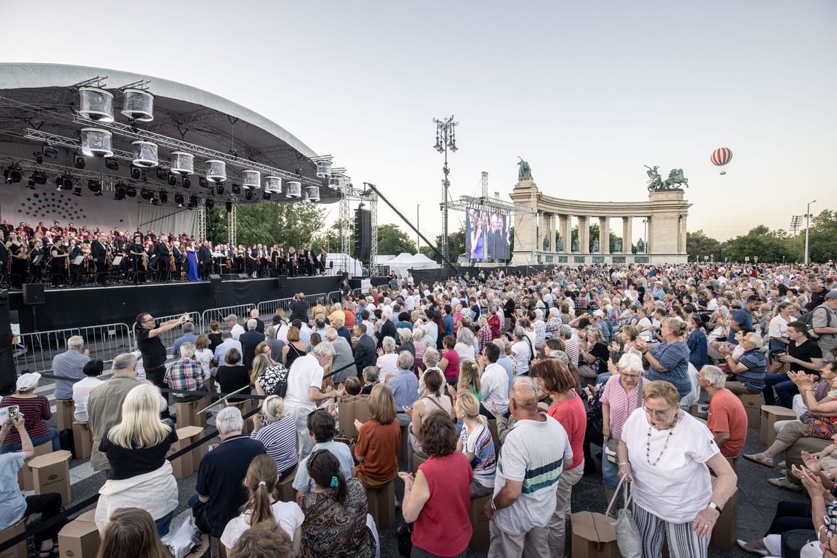 A békéért ad ingyenkoncertet a Hősök terén a Fesztiválzenekar