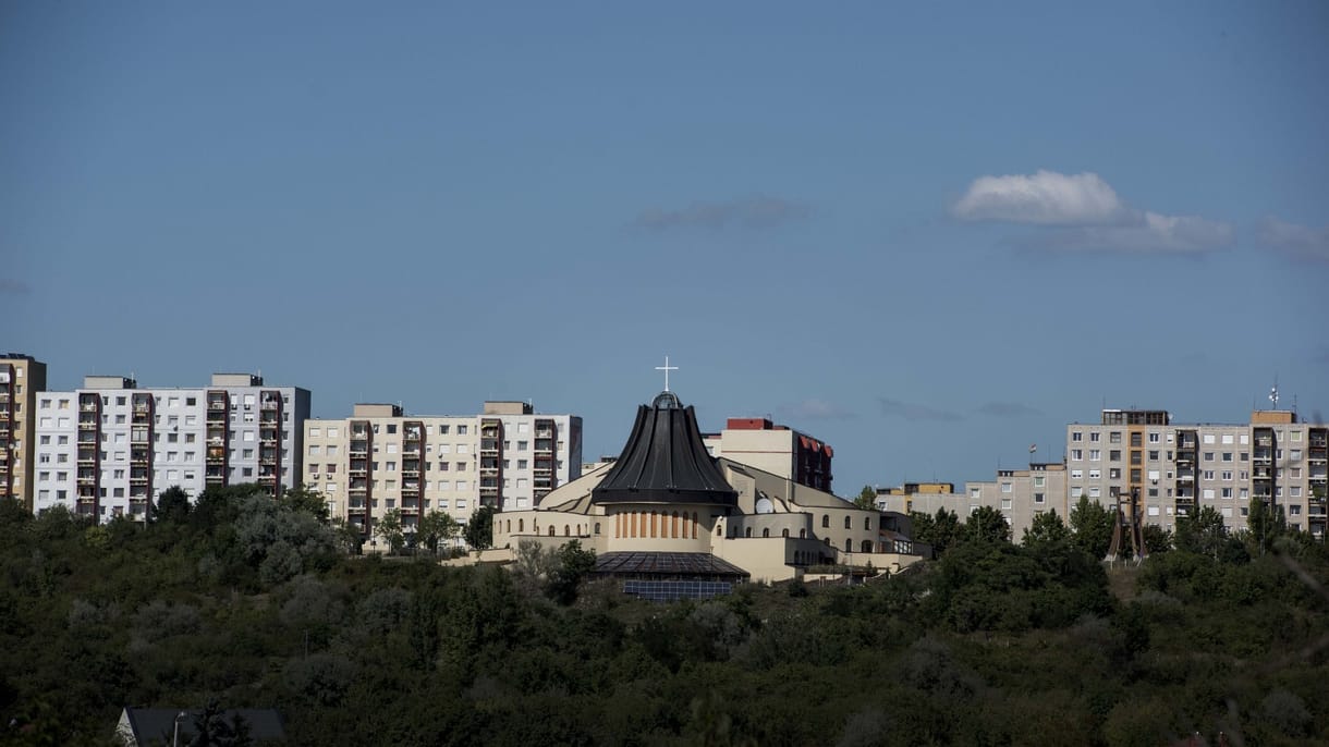 Csepeli sportcsarnok-templomot kap Orbántól az egyház