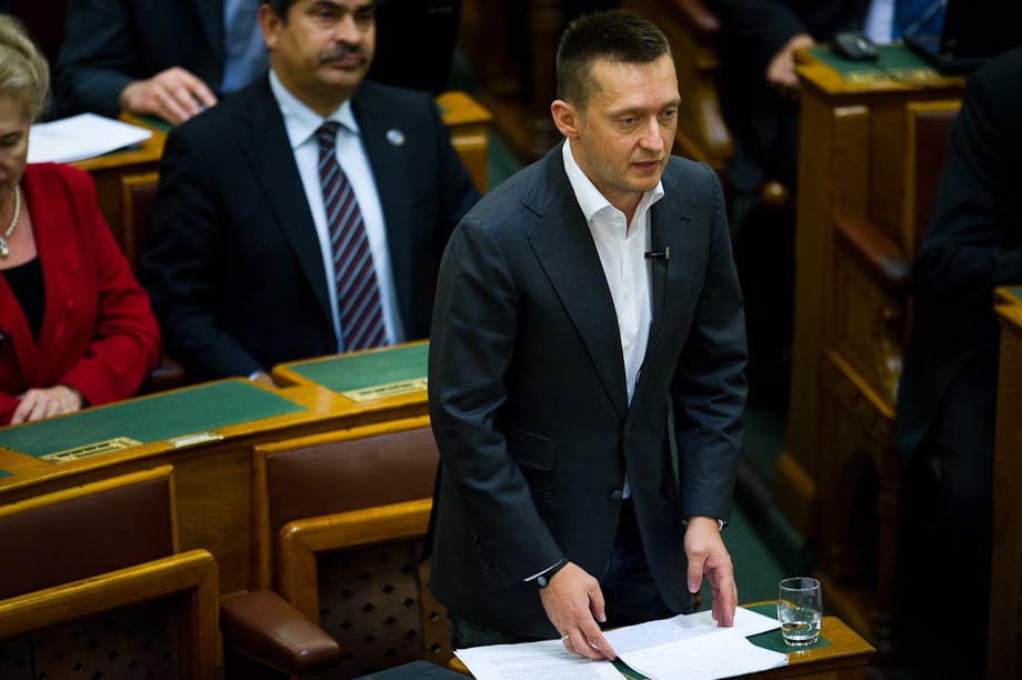 Vámosi-Nagy: csak átnevezné a járulékokat Rogán 27 százalékos javaslata