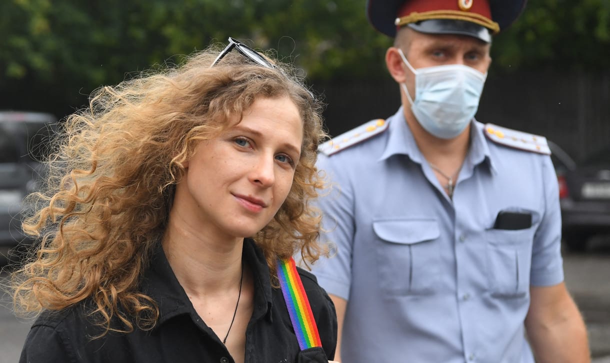 Egy év mozgásszabadság-korlátozásra ítélték Moszkvában a Pussy Riot egyik tagját