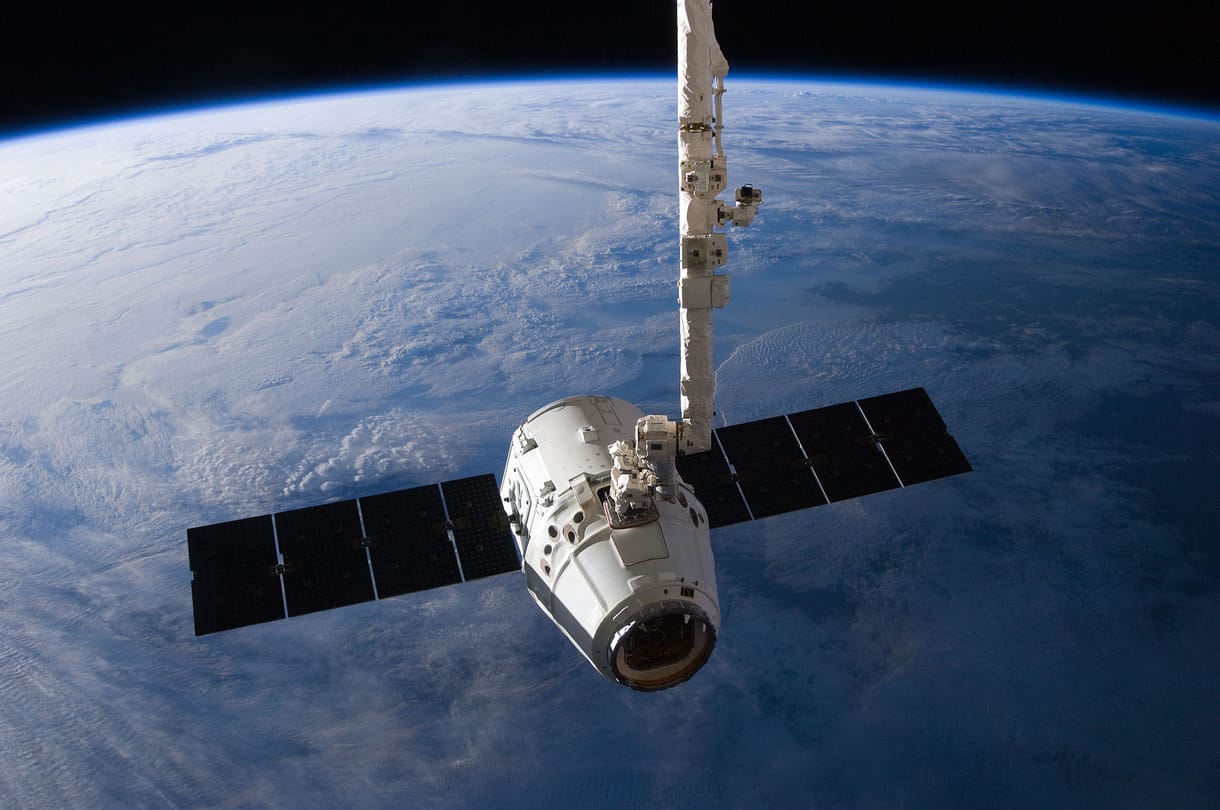 Sikeres volt a küldetés, visszaindult a Föld felé a SpaceX Dragon teherűrhajó
