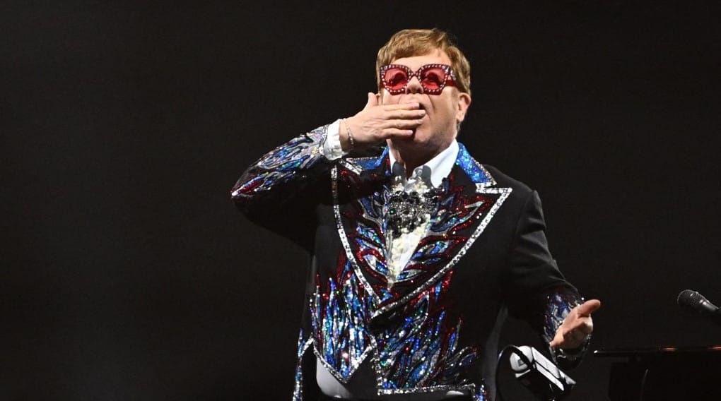 Elton Johnt falra festették